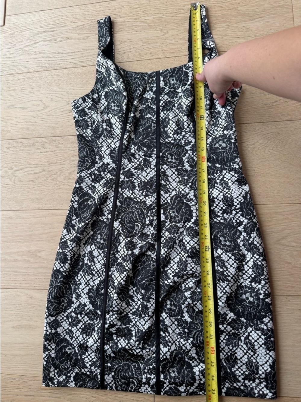 NWOT GUESS Black & White Lace Bodycon Dress 🔥 Sculpting Panel Mini - Picture 7 of 8